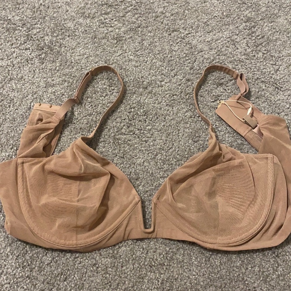 Skims bras!